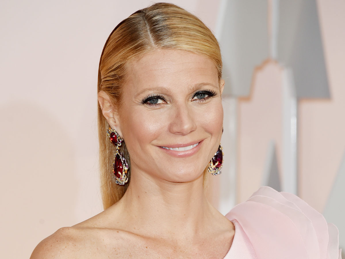 Gwyneth Paltrow's Bedroom Meeting