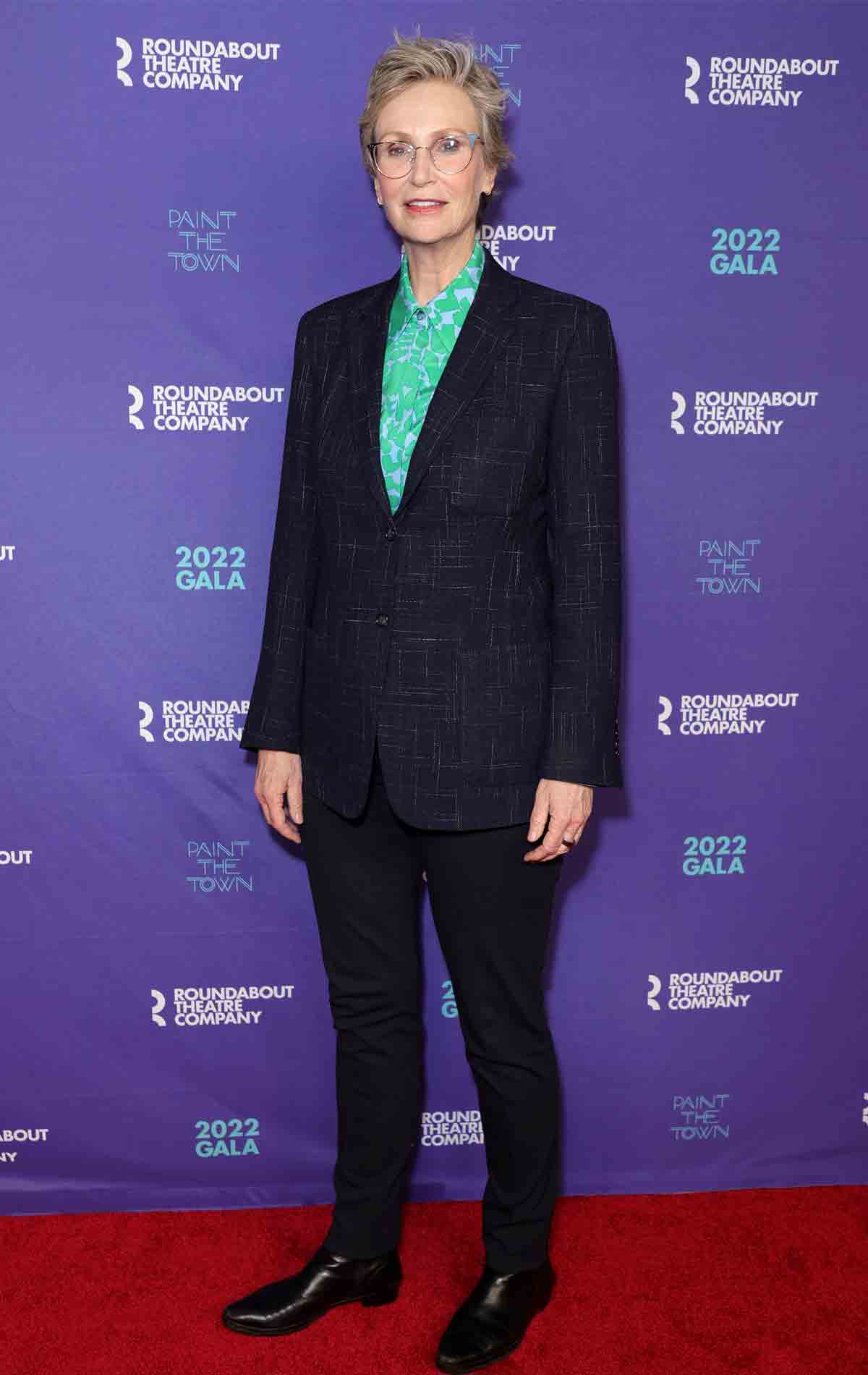 Jane Lynch - 6’0”