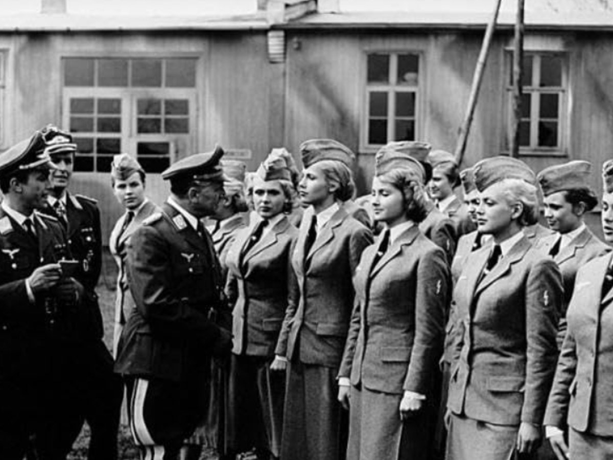 Blitzmädels an die Front, 1958