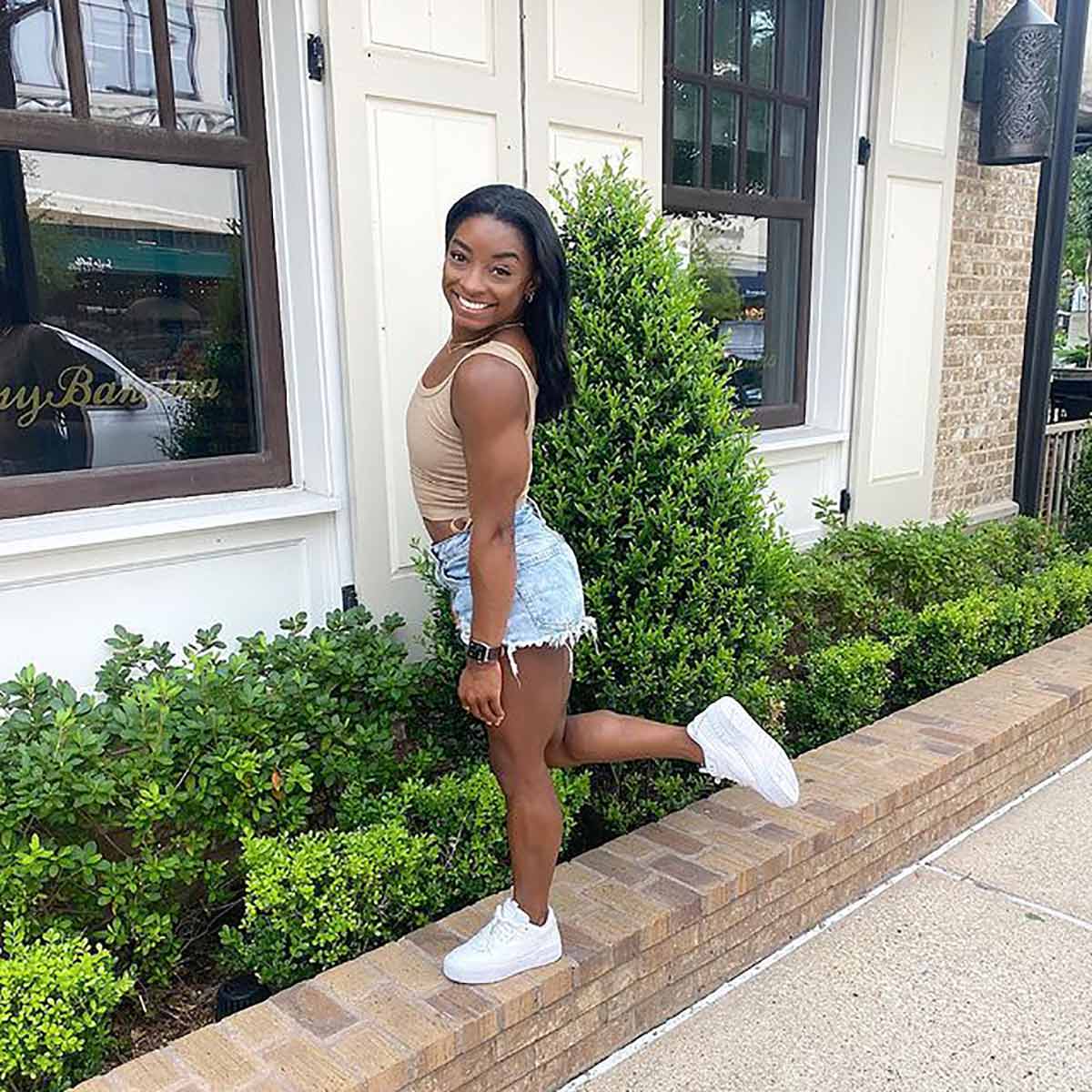 Simone Biles - 4'8