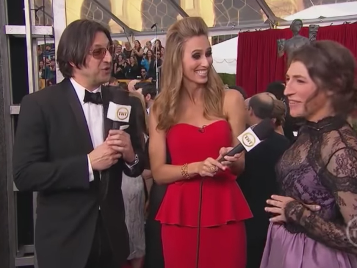 When TNT Reporters Didn’t Know that Mayim Bialik is a Real Scientist Too