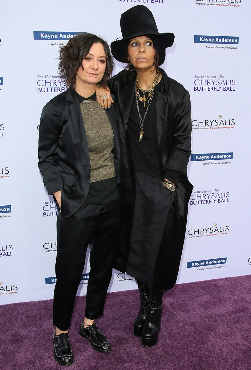 Sara Gilbert and Linda Perry