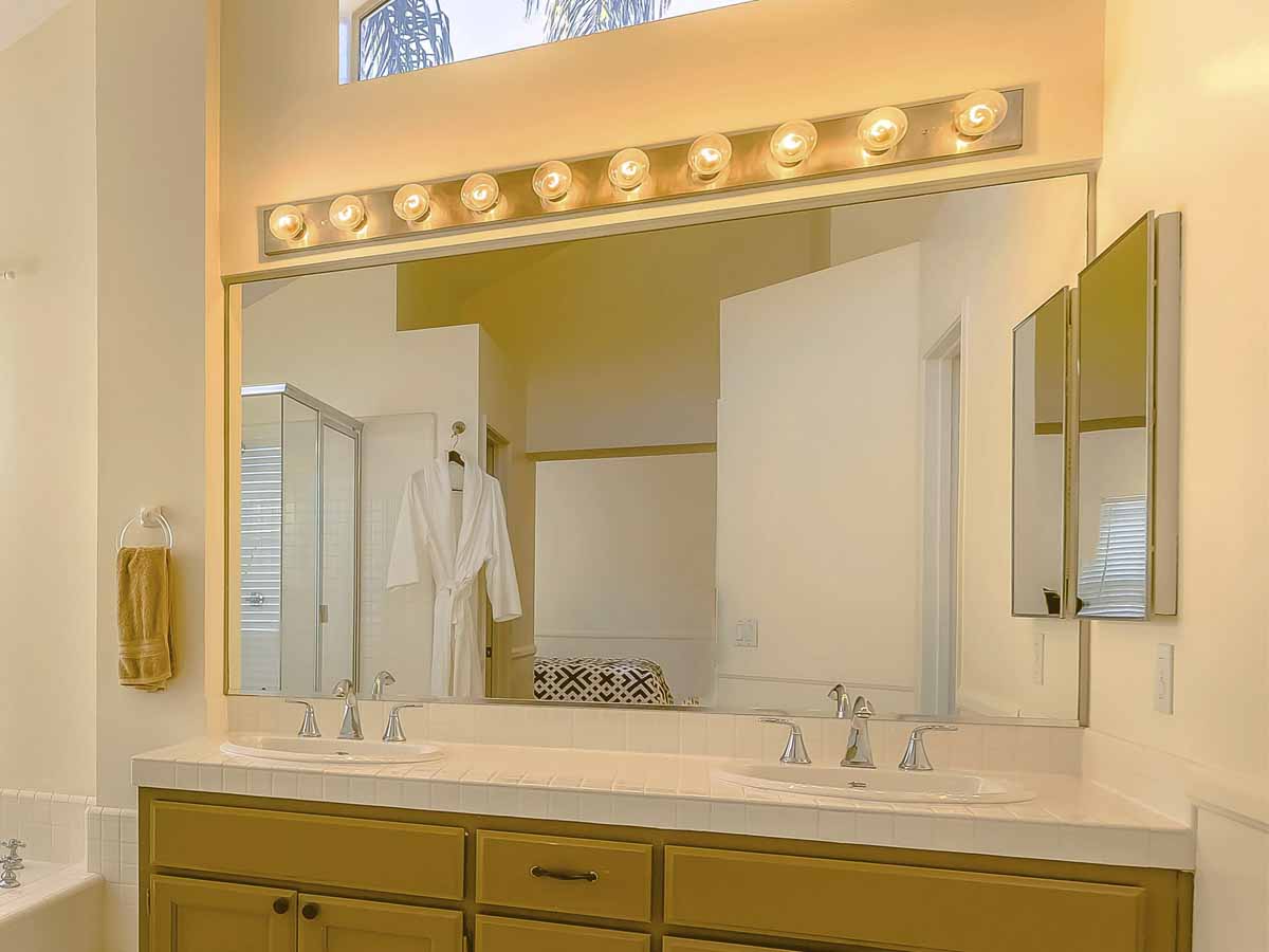 “Hollywood” Vanity Lighting