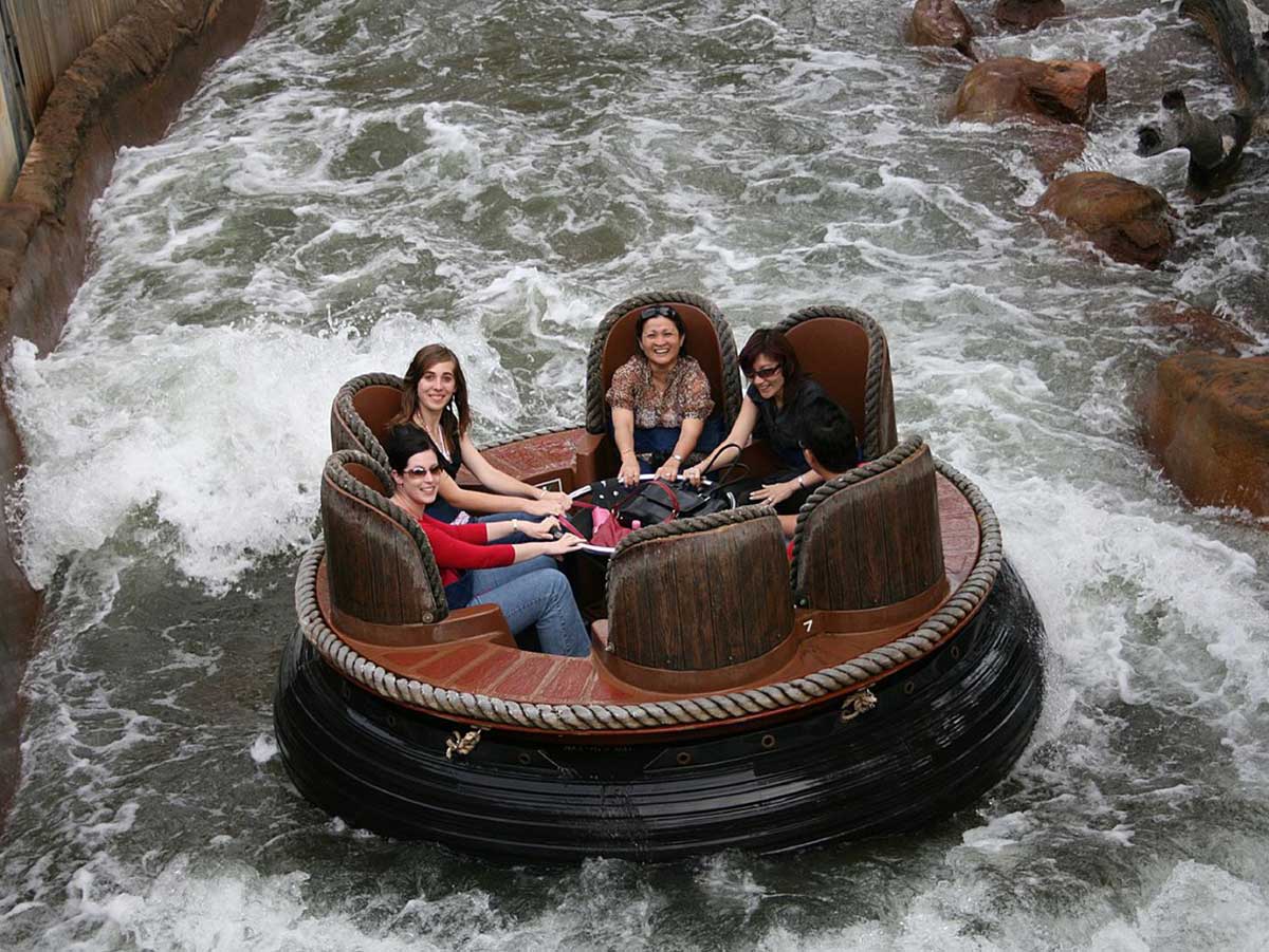 Thunder River Rapids—Dreamworld