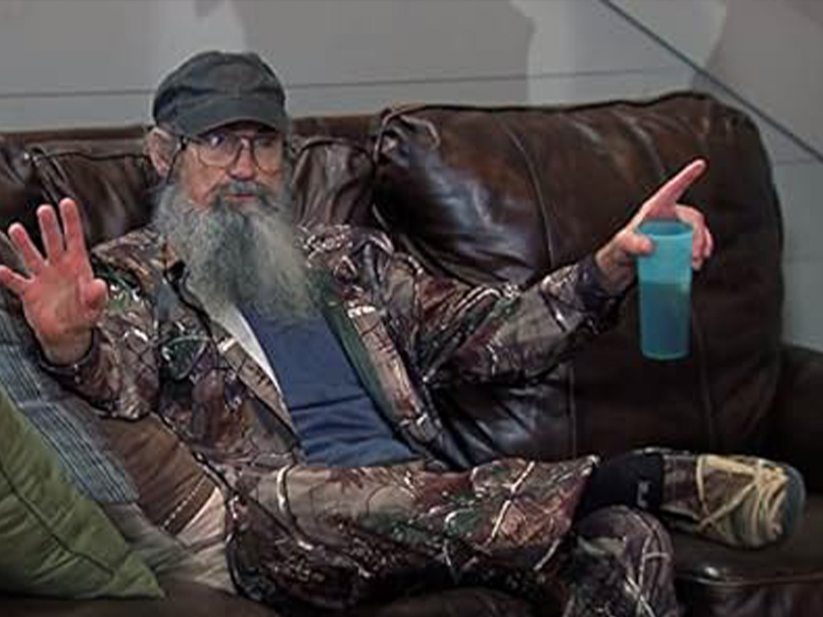Uncle Si has a famous tea cup.