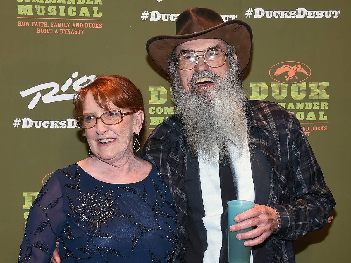 Uncle Si is "secretly" married.