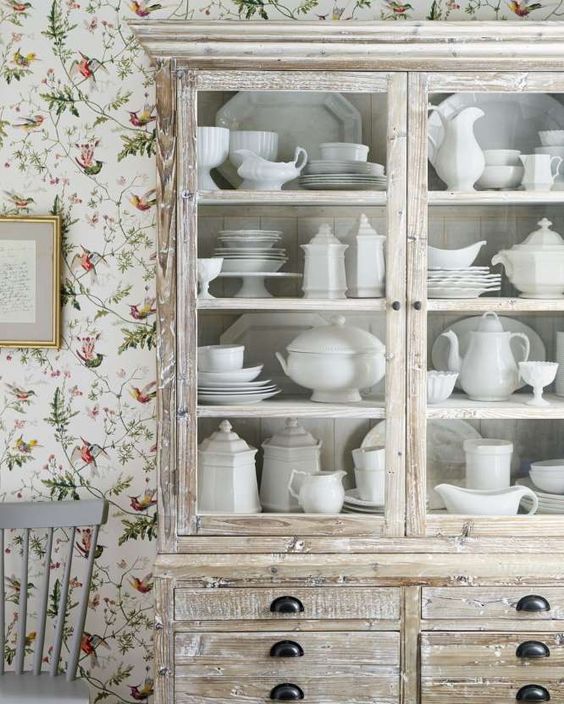 Armoires à Porcelaine en Général