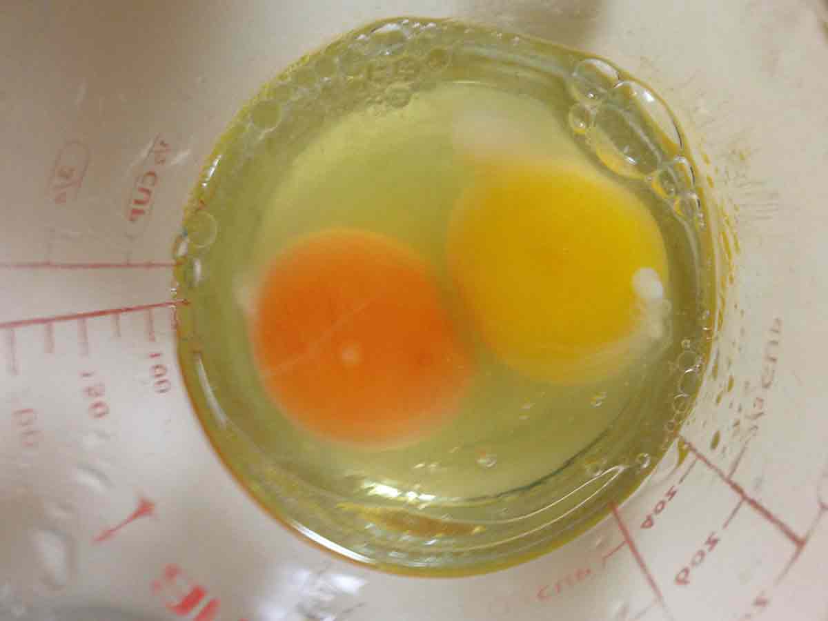Store-Bought vs Farm-Fresh Egg