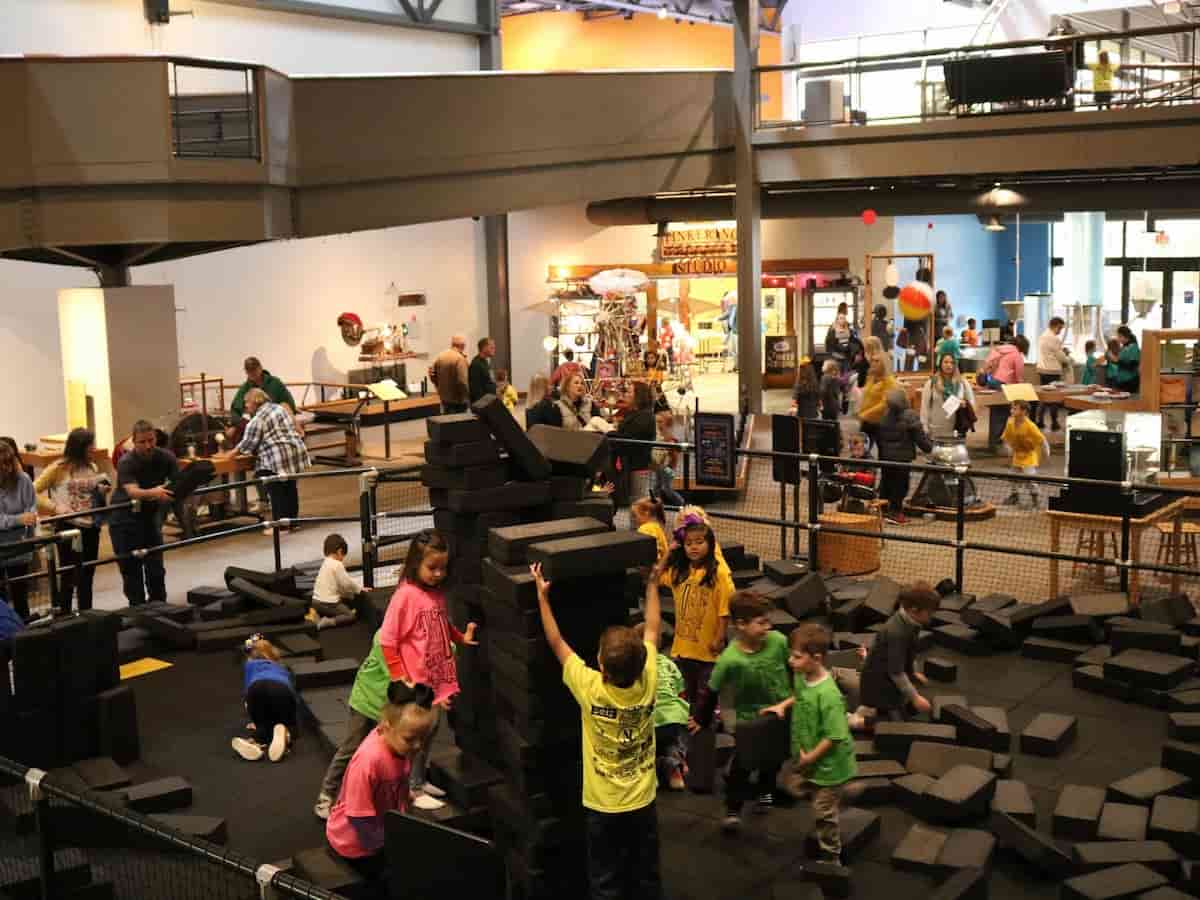 8. Mid-America Science Museum