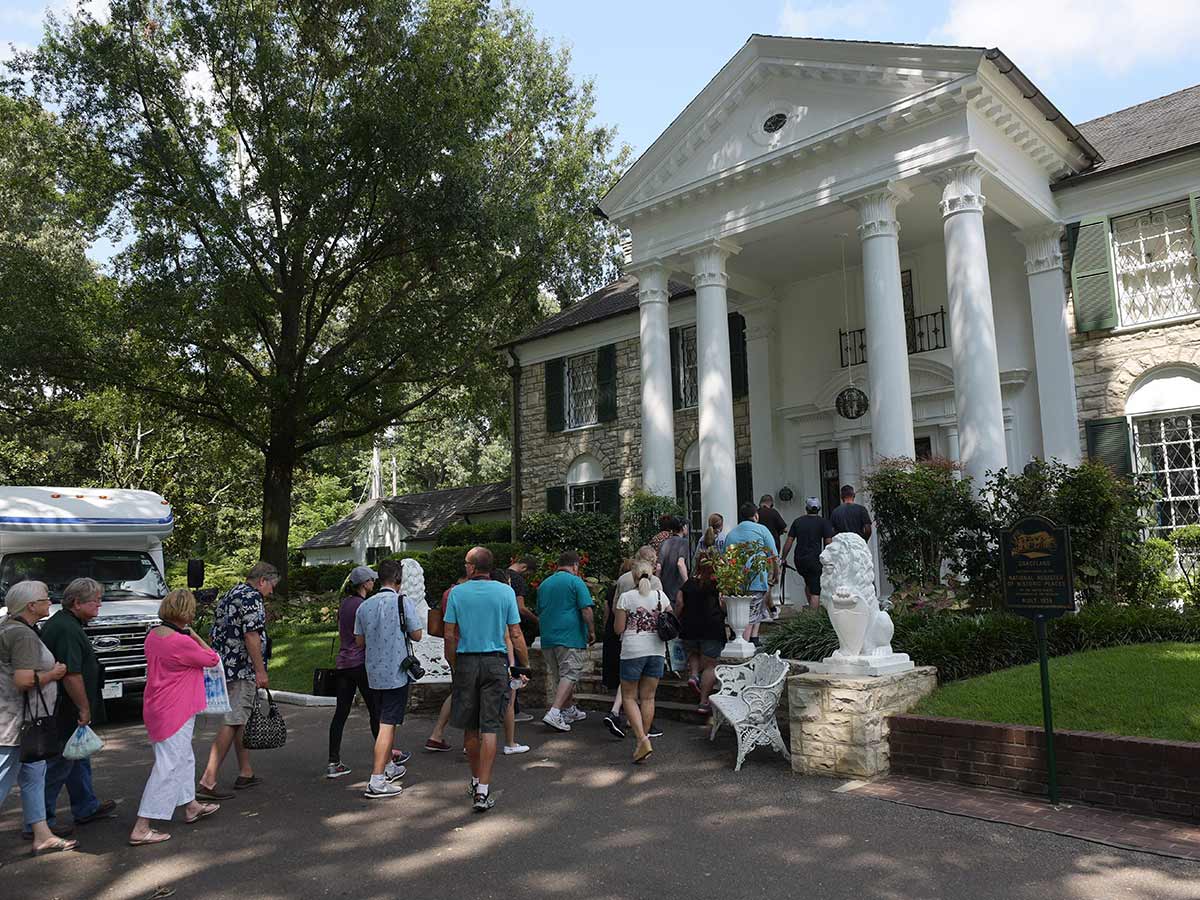 Fans Enter the Mansion