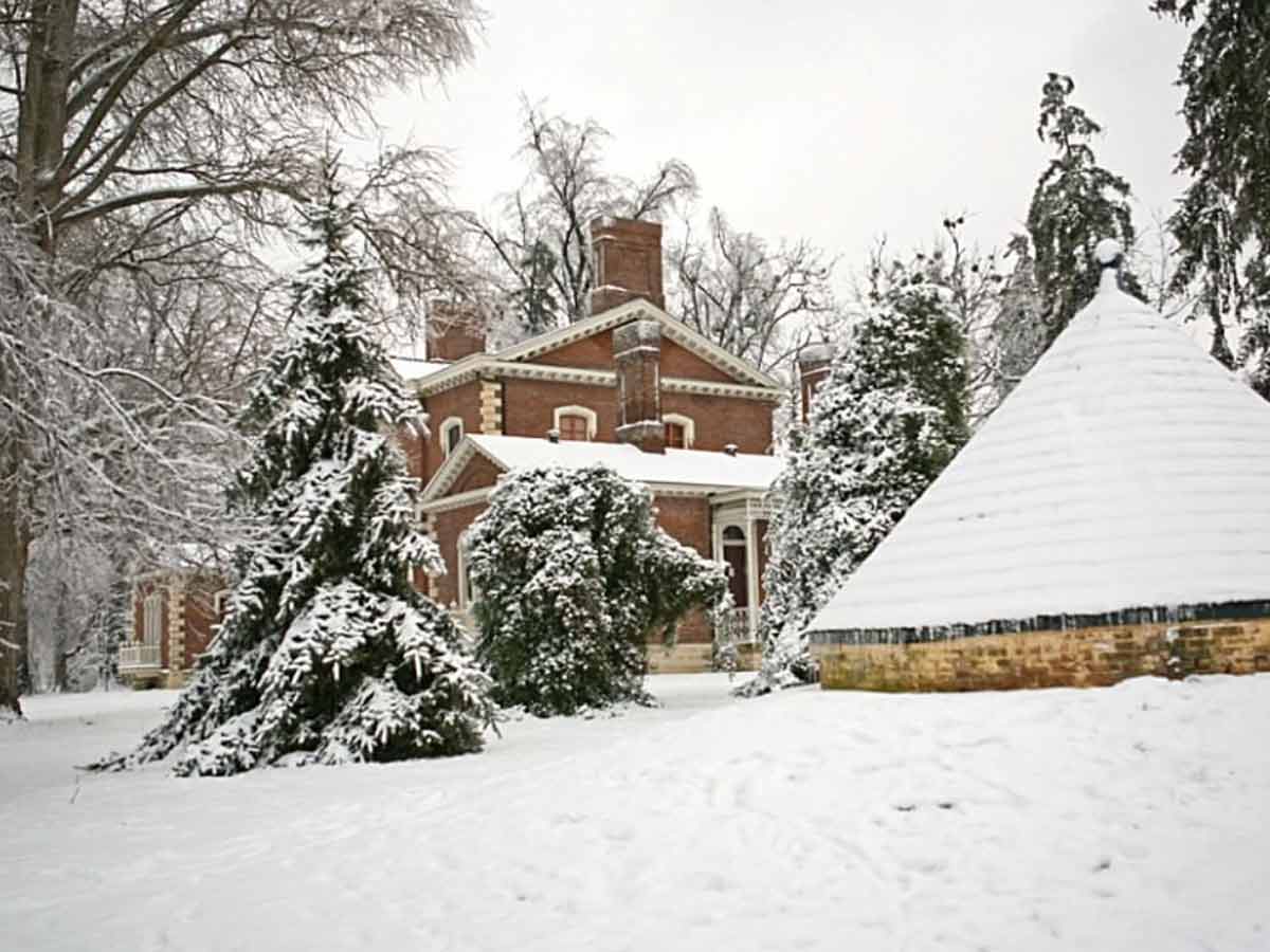 2. Take A Walk in The Henry Clay Estate’s Endless Rooms