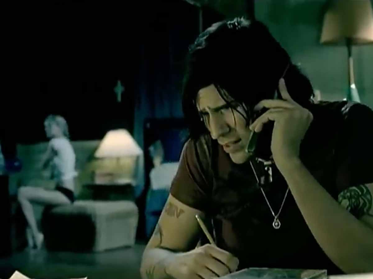 "Lips Of An Angel" | Hinder