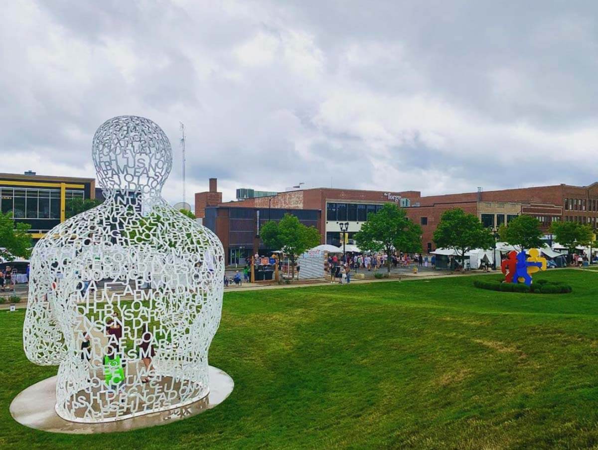 8. John and Mary Pappajohn Sculpture Park