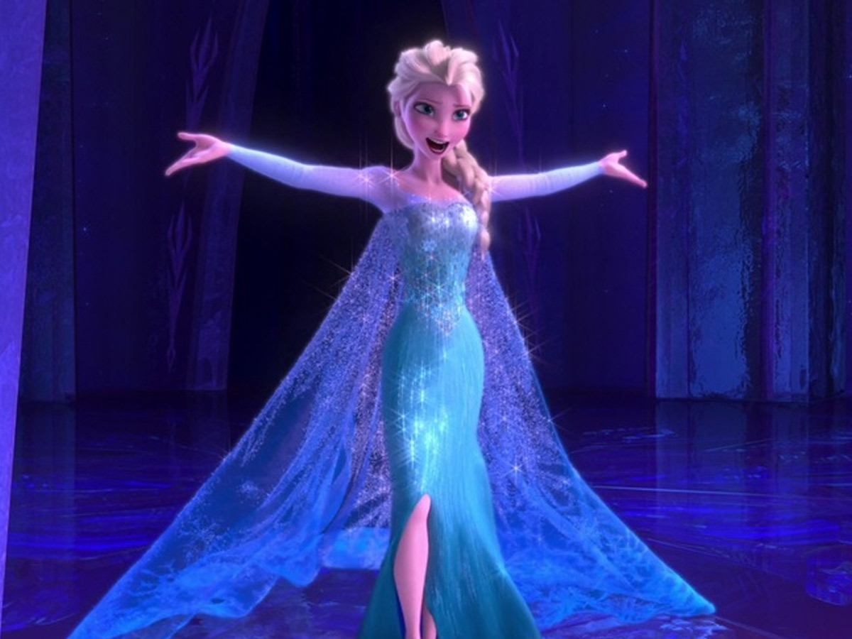 Elsa's Hair Goes Through Her Shoulder