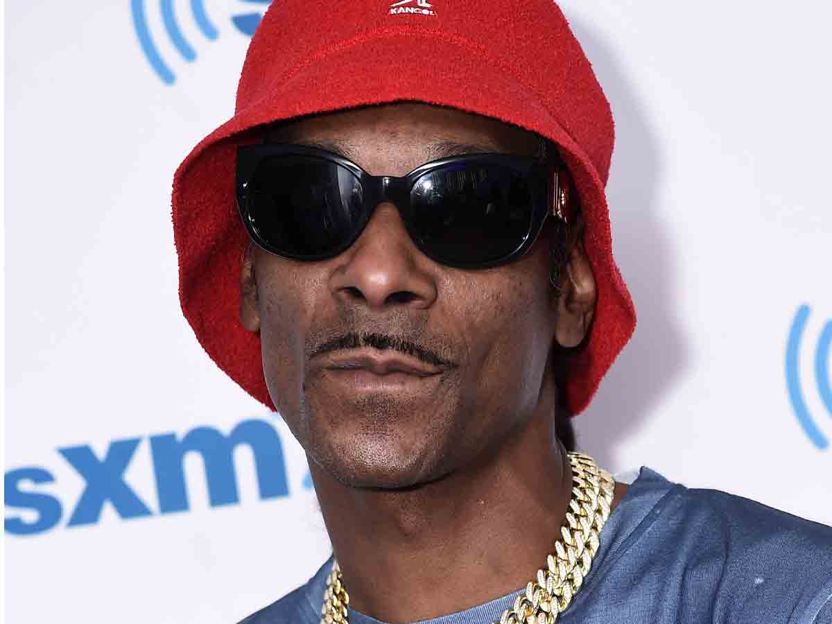 Snoop Dogg (Calvin Cordozar Broadus Jr.): Born On October 20, 1971