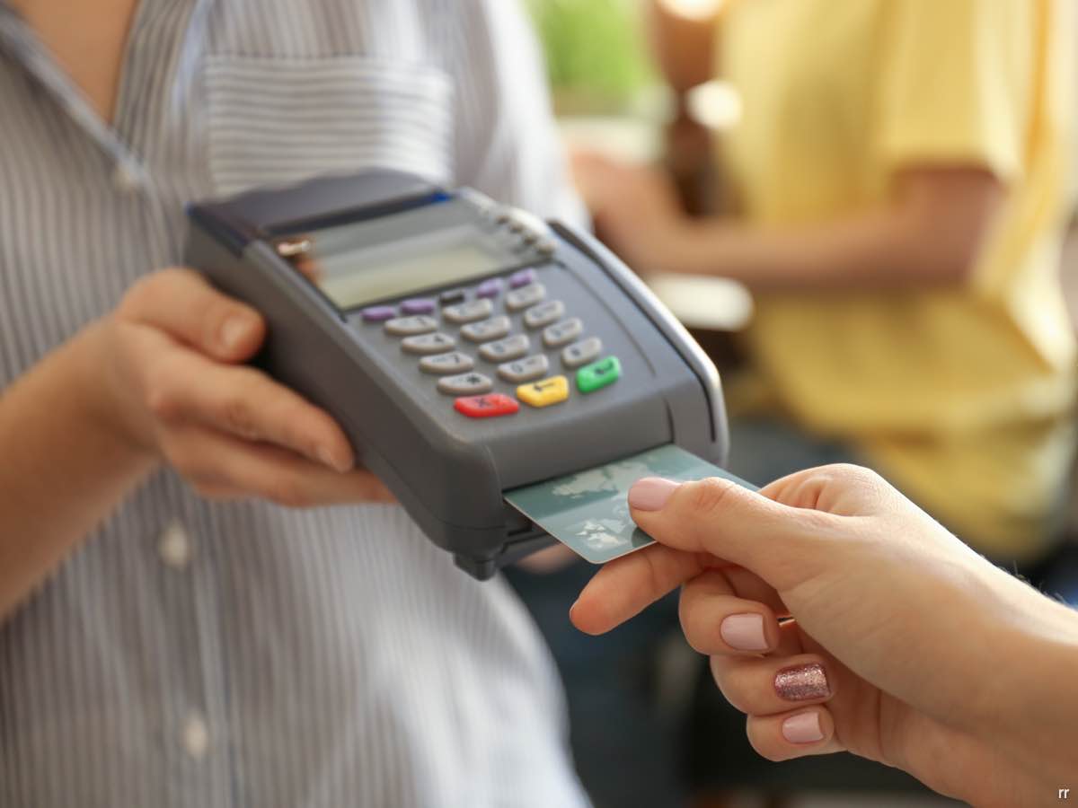 Karen Can't Figure Out the Chip Reader