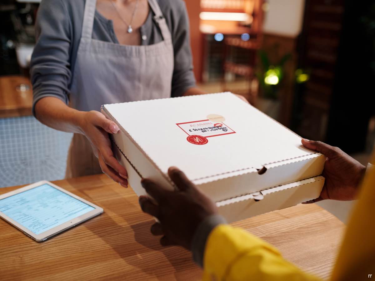 Karen and the Mystery Pizza