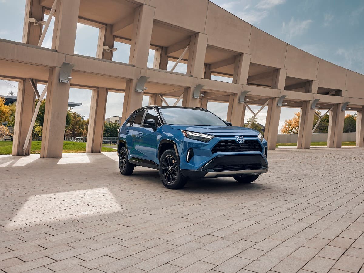 2. TOYOTA RAV4 HYBRID