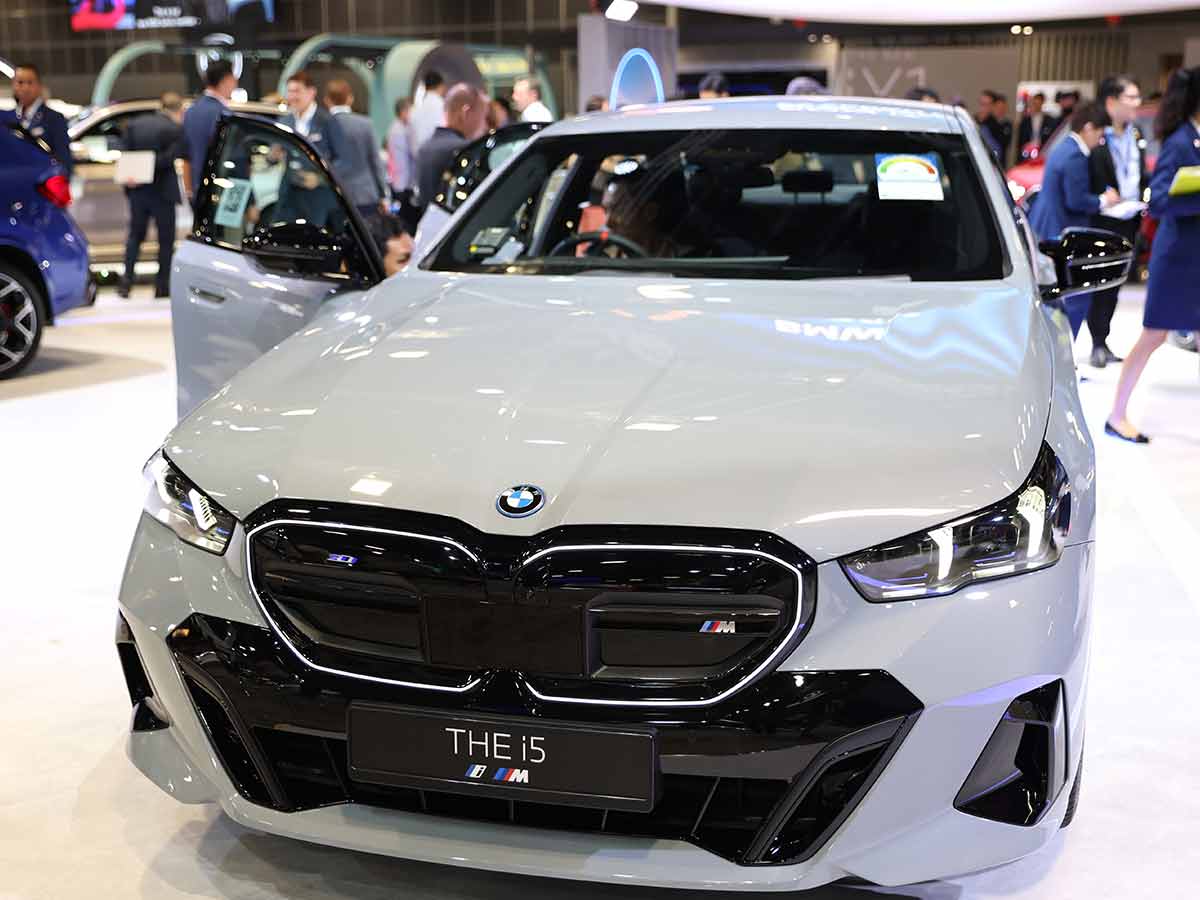 8. BMW i5