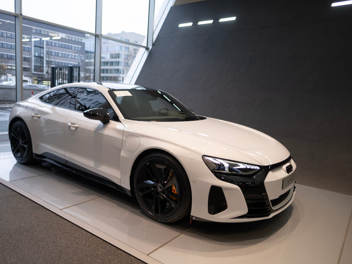 2. Audi e-tron GT