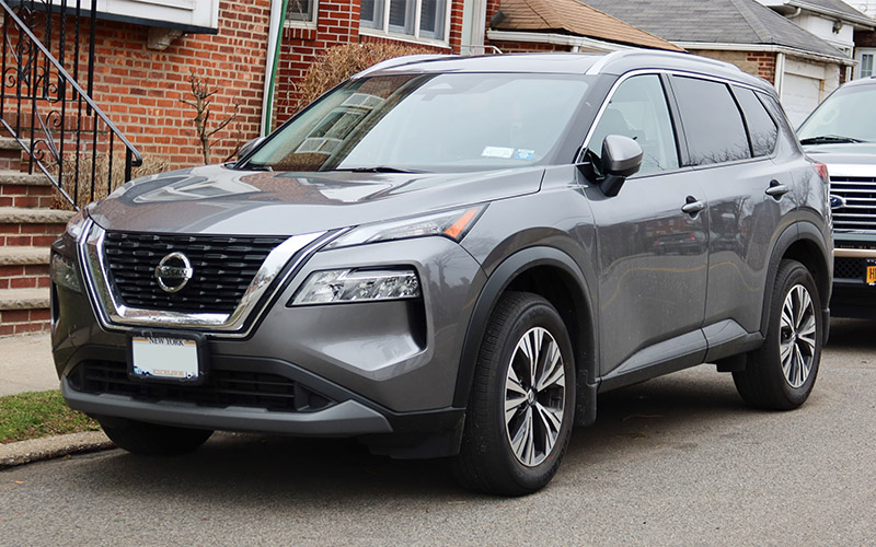 Nissan Rogue: The Family (Wo)Man