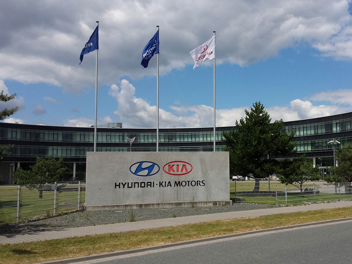 Hyundai Motor Company Acquisition of Kia Motors (1998)