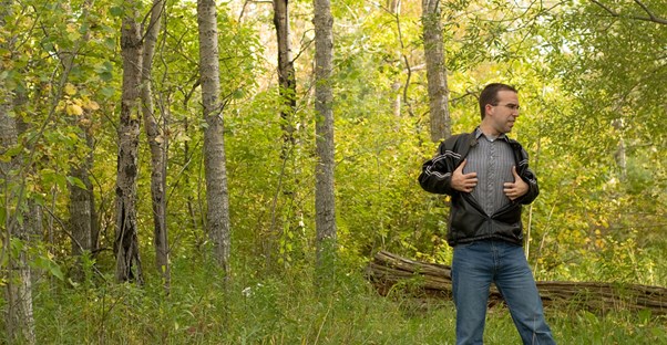 a man suffering from poison ivy exposure as a result of believing a poison ivy myth