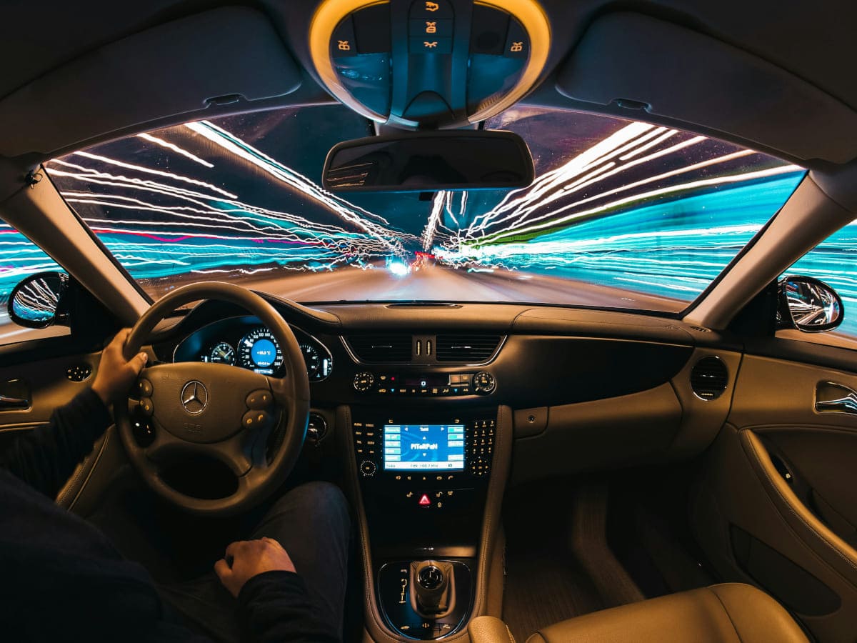 COMAND Infotainment System Glitches and Outdated Interfaces
