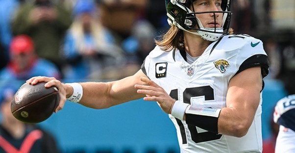 the starting quarterback for the jacksonville jaguars in the middle of a football game