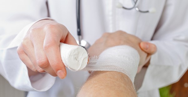 a doctor who has identified a patient's carpal tunnel syndroms risk factors