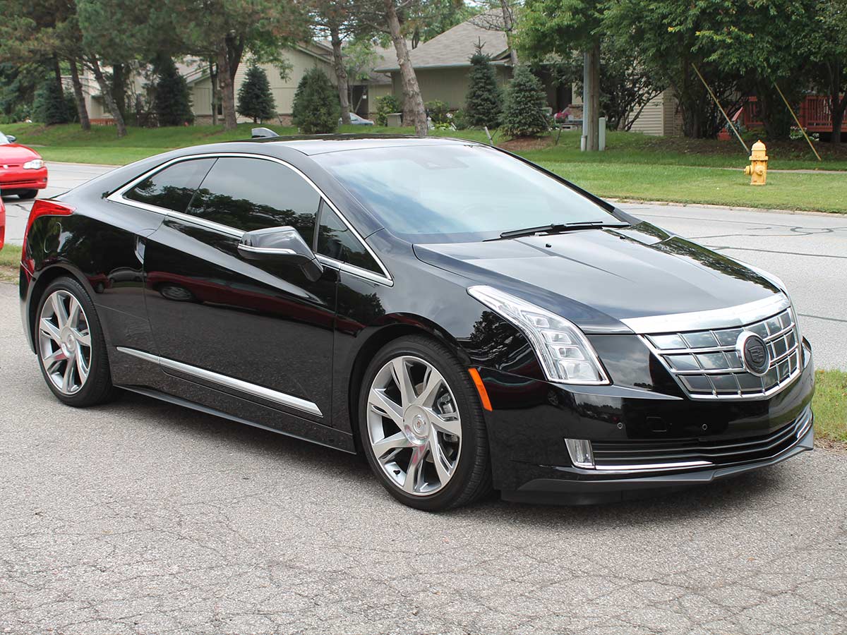Cadillac ELR's 'Poolside' Commercial