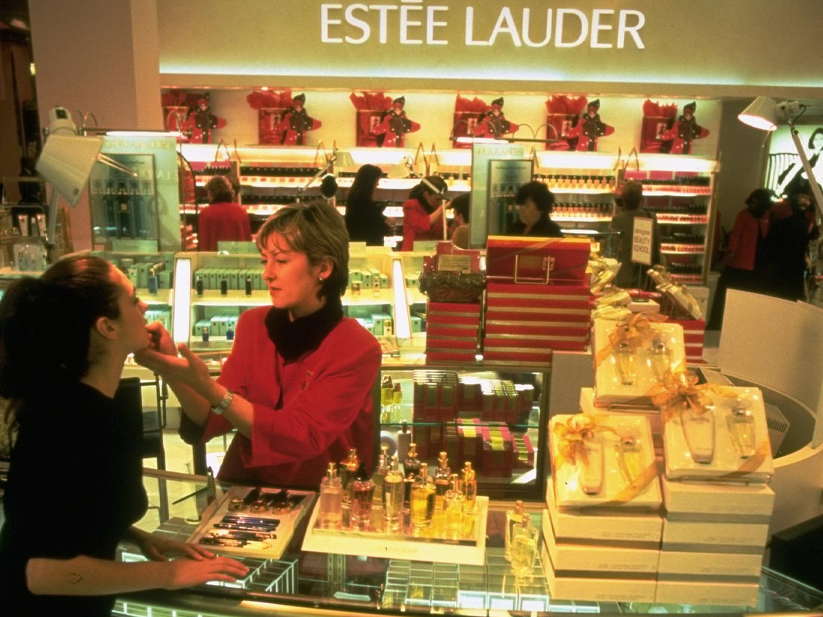 Estée Lauder: Up to 7,000 Jobs Cut
