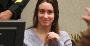 casey anthony smiling in court