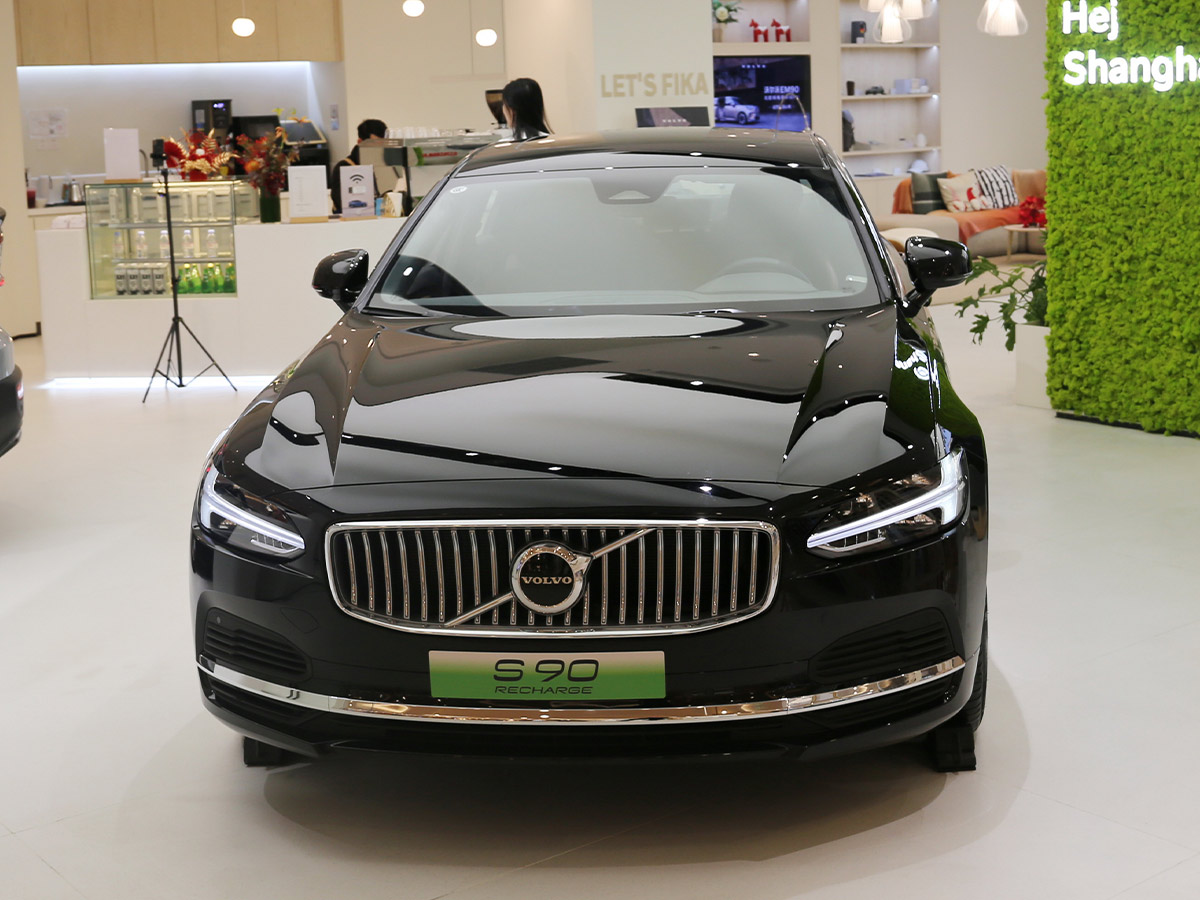 5. 2025 Volvo S90