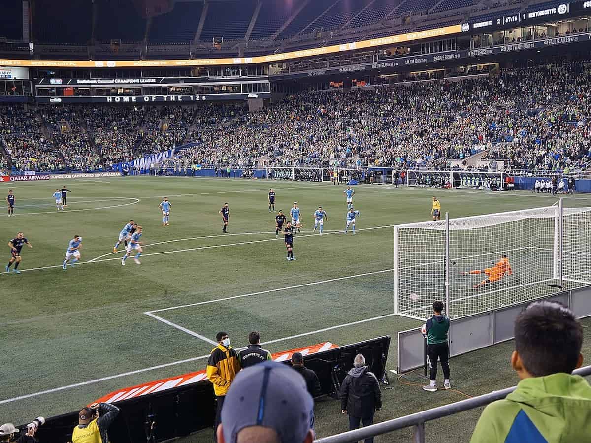 17. New York City FC (-4)