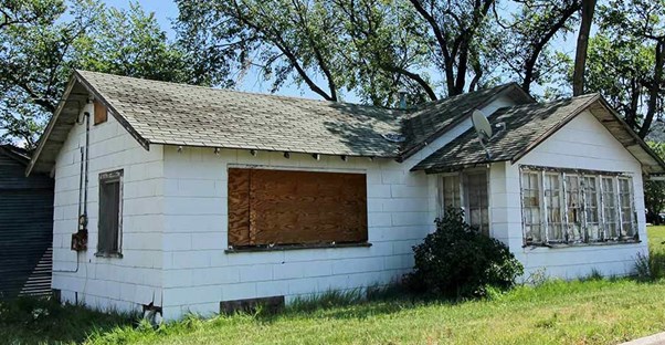 curb appeal mistakes that lower your home's value