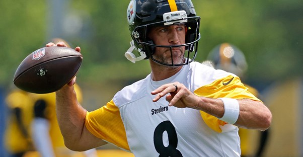 aaron rodgers practicing to be the starting quarterback for the steelers in the nfl