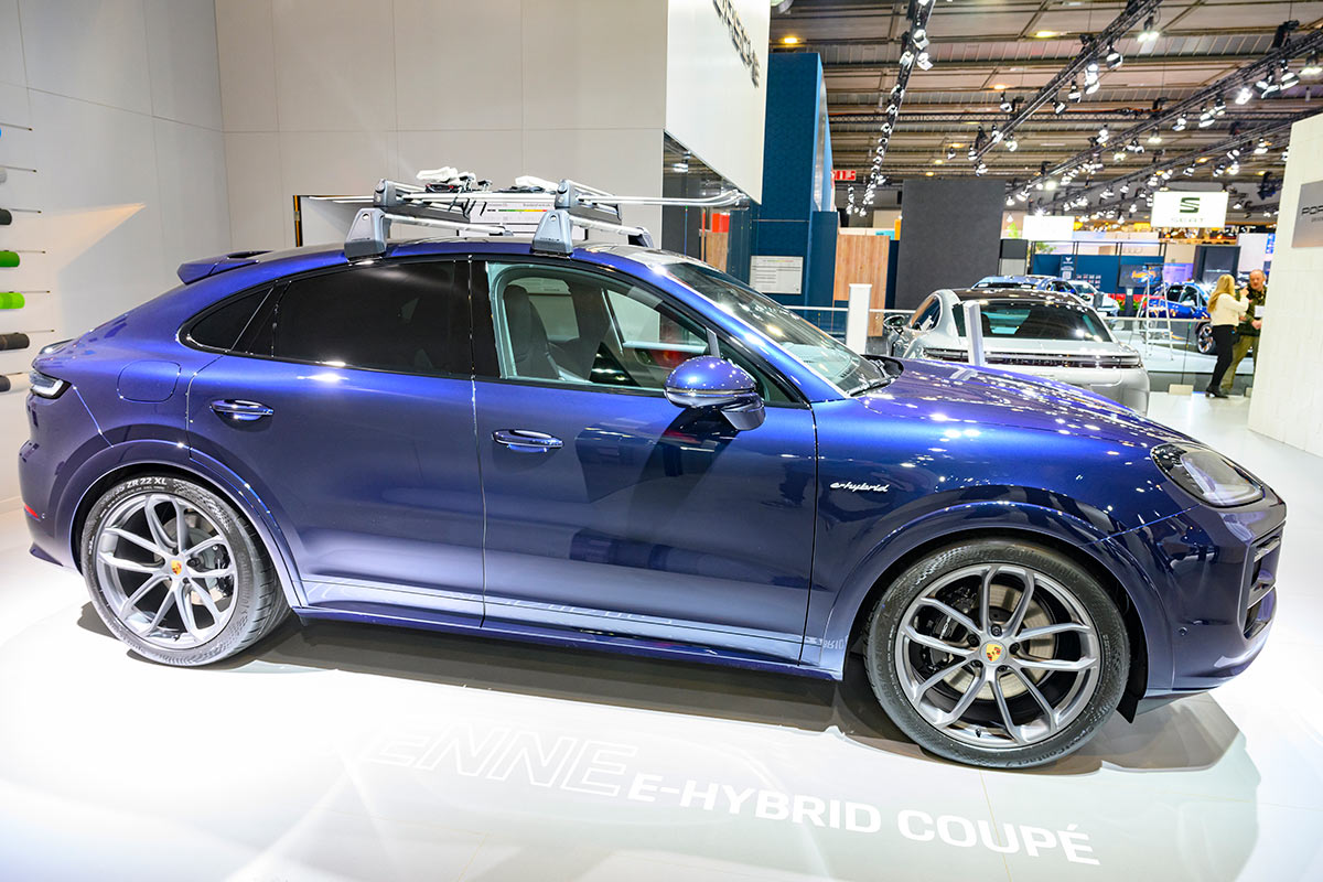9. Porsche Cayenne / Hybrid – 3.5 seconds