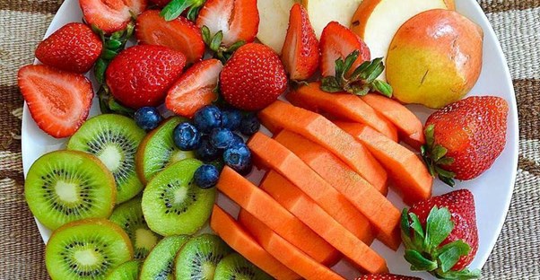 plate of fruit healthy food