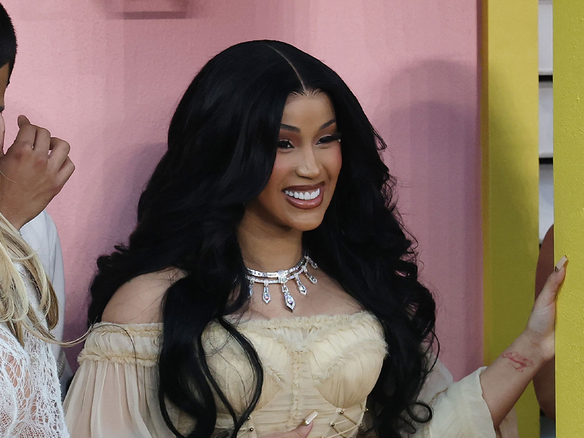 Cardi B – Cameo