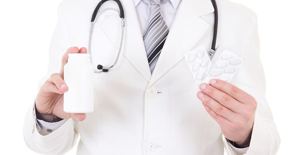 a doctor recommending treatments for pubic lice