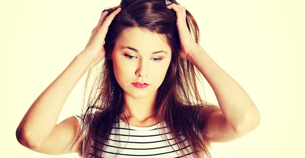 a woman suffering from trichotillomania