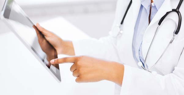 a doctor who is diagnosing trichotillomania