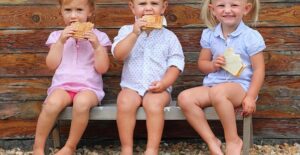 toddlers eating healthy treats