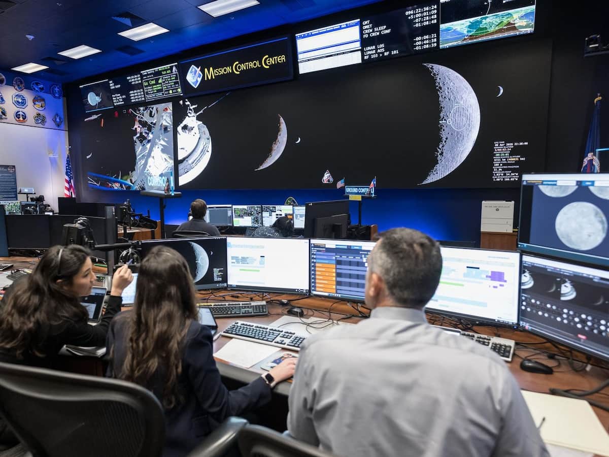 Science Teams Monitoring Artemis II