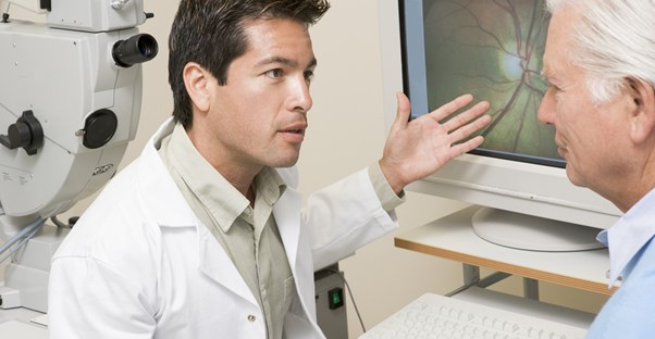 doctors discussing LASIK eye surgery alternatives