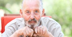 a man who wants to know what cataracts are