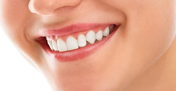 a woman who uses mouthwash