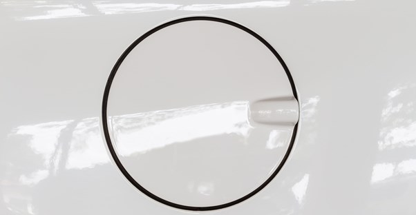 A scratch free gas cap thanks to a safe car cover