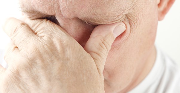 a man suffering from the symptoms of macular degeneration
